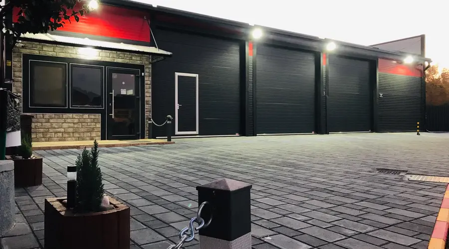 Uși secționale industriale